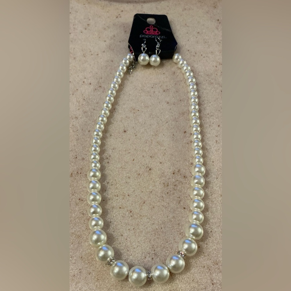 Paparazzi Classic Ivory Pearl Necklace Set